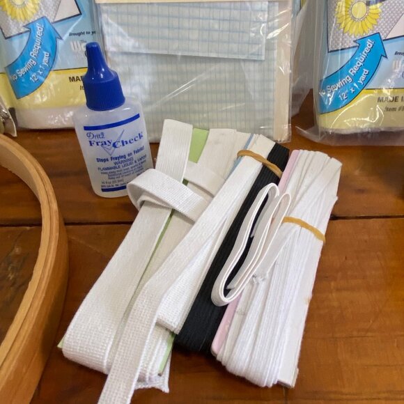 LARGE ASSORTMENT OF SEWING, QUILTING, OR NEEDLE WORK NOTIONS/EMBELLISHMENTS - Picture 5 of 14